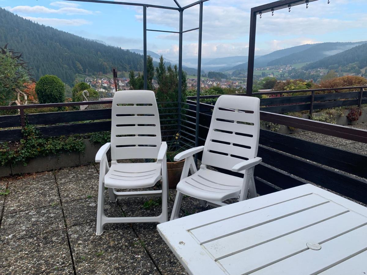 Appartement Mit Herrlicher Aussicht Uebers Murgtal 바이에르스브론 외부 사진